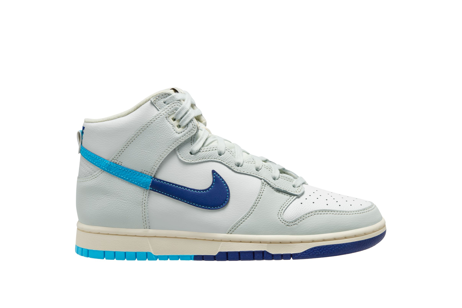 Nike sb white and 2025 blue