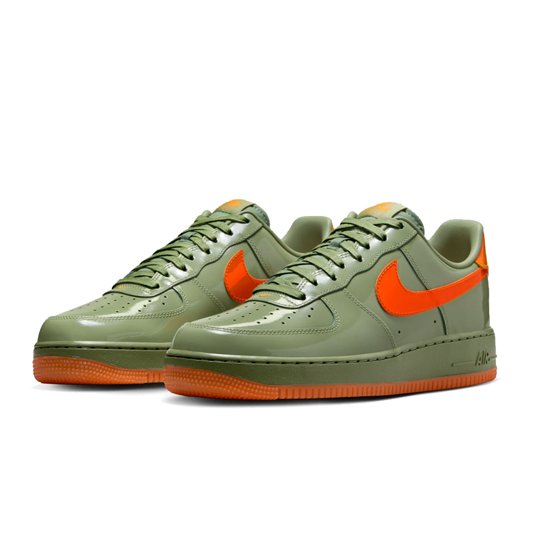 NIKE AIR FORCE 1 '07 PRM OIL GREEN/SAFETY ORANGE | SEP 1