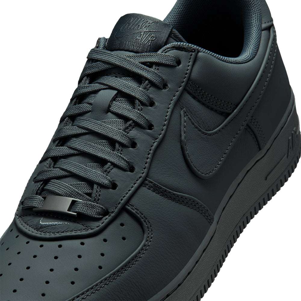 AIR FORCE 1 LOW RETRO PREMIUM BOMBER GREY