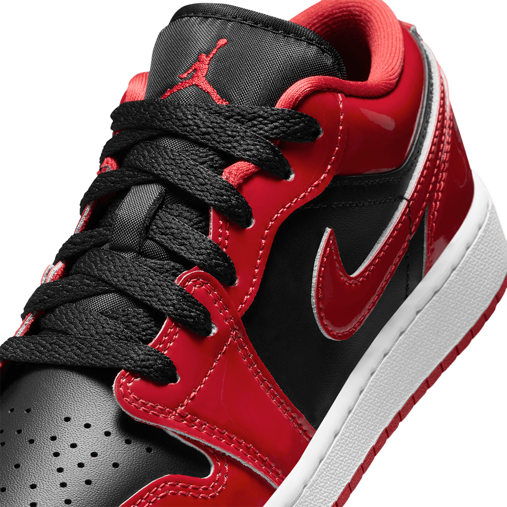 AIR JORDAN 1 LOW SE (GS) BLACK/VARSITY RED