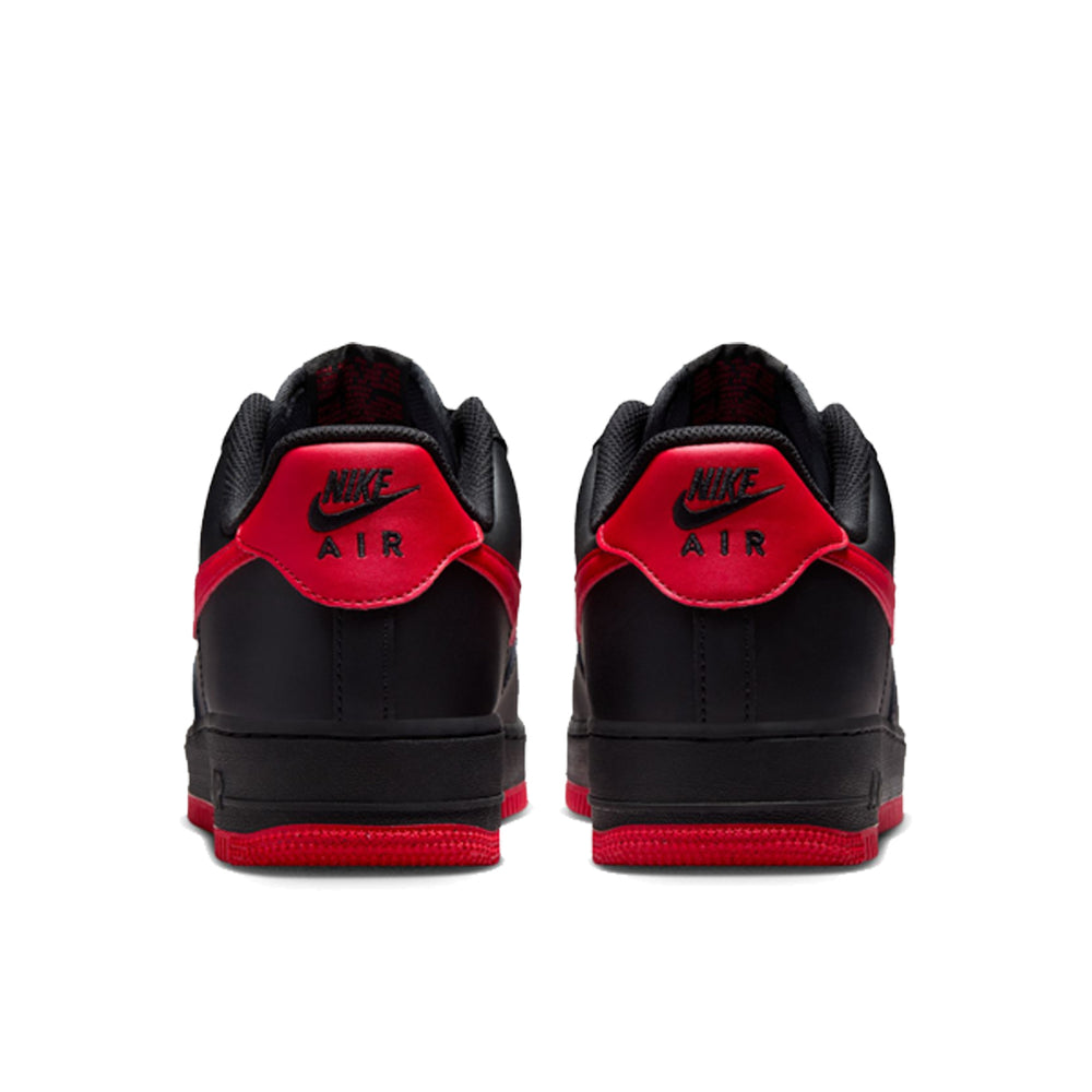 AIR FORCE 1 '07 LV8 BLACK/UNIVERSITY RED