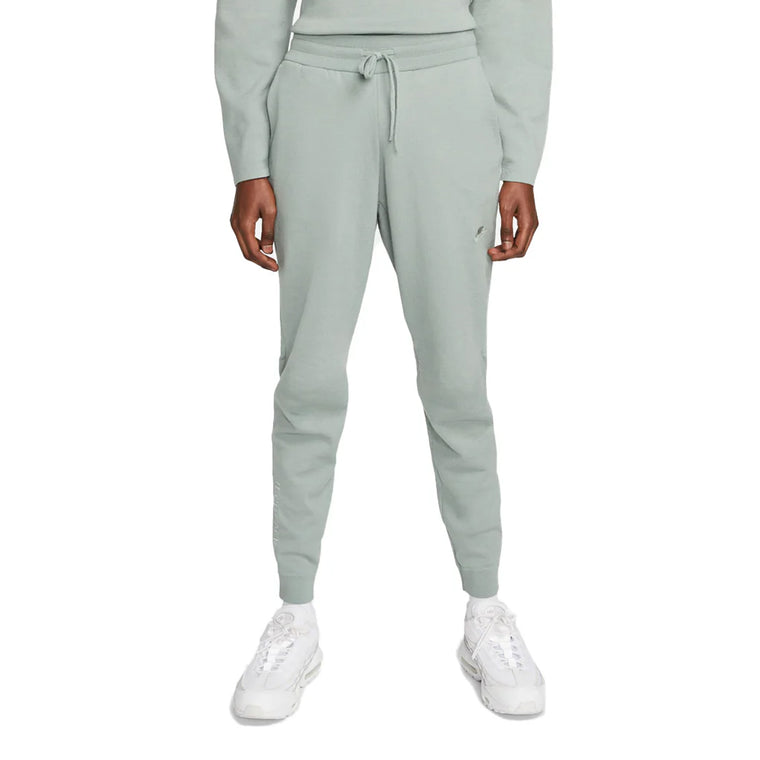 JOGGERS NIKE SPORTSWEAR THERMA-FIT ADV TECH PACK VERDE MICA