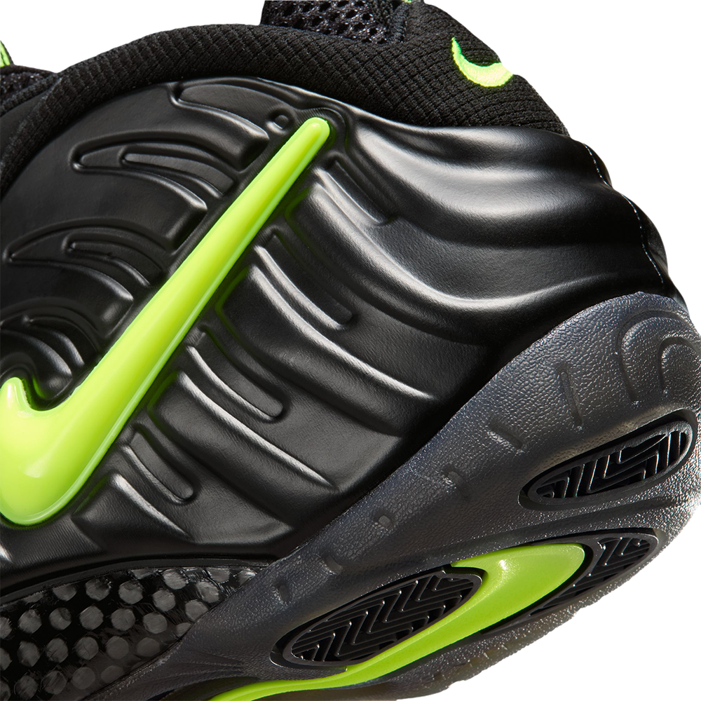 AIR FOAMPOSITE PRO BLACK/VOLTAGE YELLOW