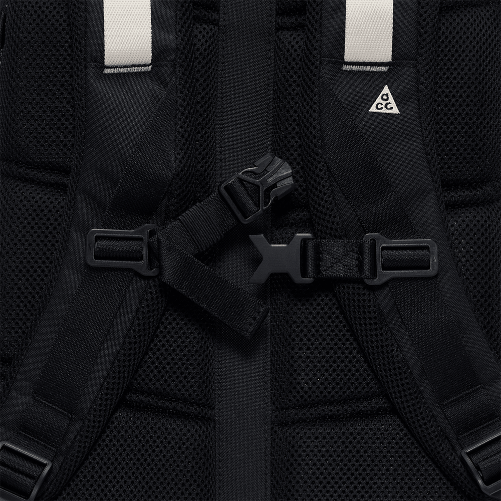 ACG "DAYMAX" BACKPACK 25L BLACK / COLLEGE GREY