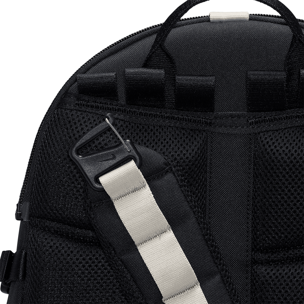 ACG "DAYMAX" BACKPACK 25L BLACK / COLLEGE GREY