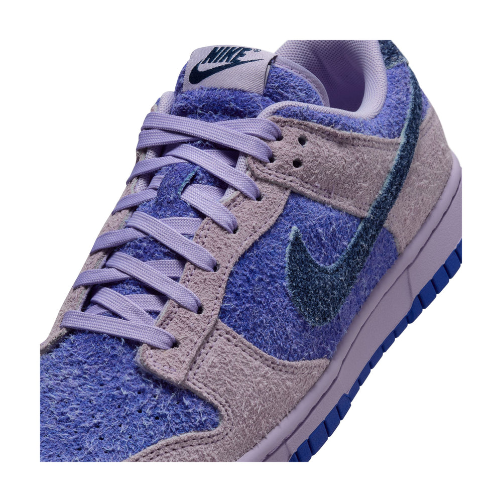 WOMEN'S DUNK LOW SE HYDRANGEAS/DEEP ROYAL