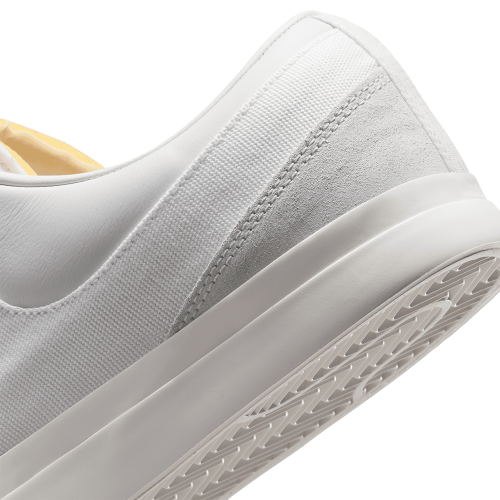 NIKE BLAZY SUMMIT WHITE