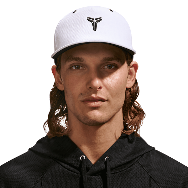 KOBE PRO UNSTRUCTURED BASKETBALL CAP WHITE / BLACK