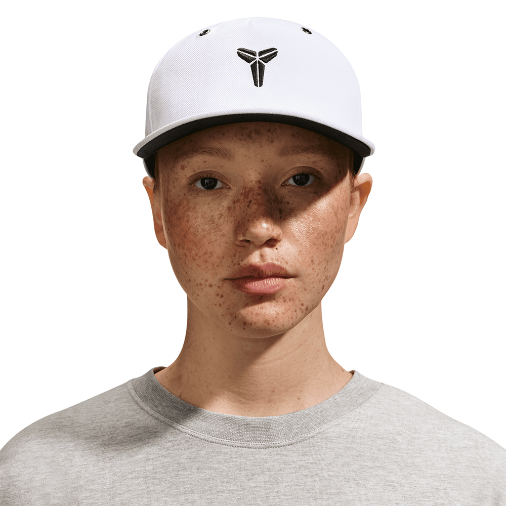 KOBE PRO UNSTRUCTURED BASKETBALL CAP WHITE / BLACK