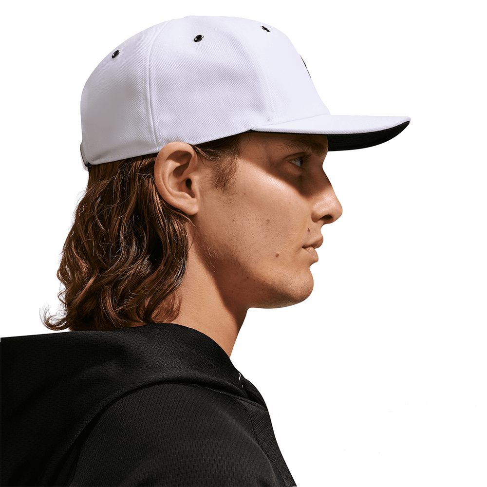 KOBE PRO UNSTRUCTURED BASKETBALL CAP WHITE / BLACK