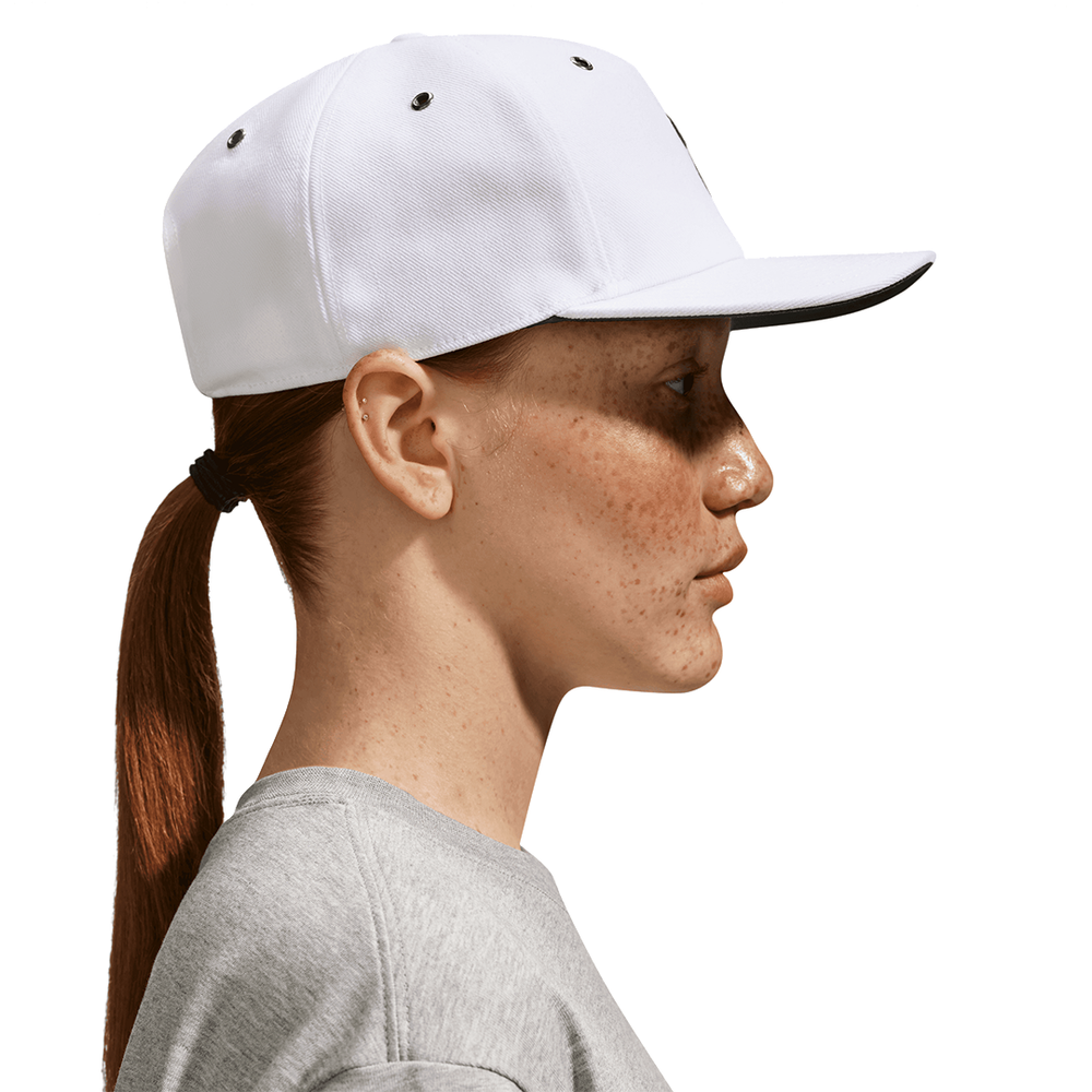 KOBE PRO UNSTRUCTURED BASKETBALL CAP WHITE / BLACK