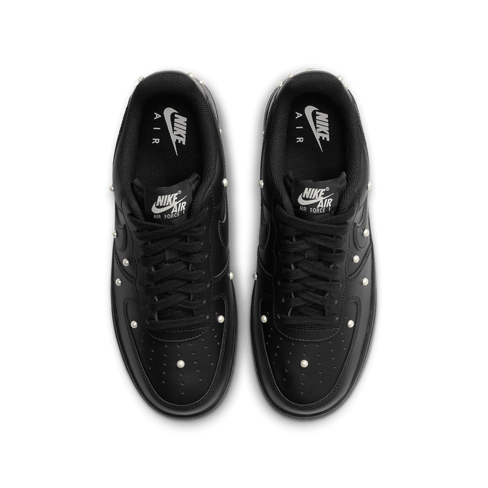 WOMEN'S AIR FORCE 1 '07 SE BLACK-METALLIC SUMMIT WHITE