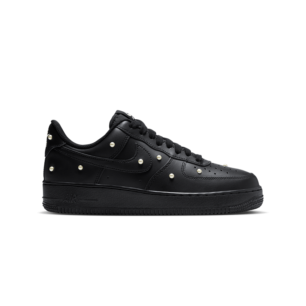 WOMEN'S AIR FORCE 1 '07 SE BLACK-METALLIC SUMMIT WHITE