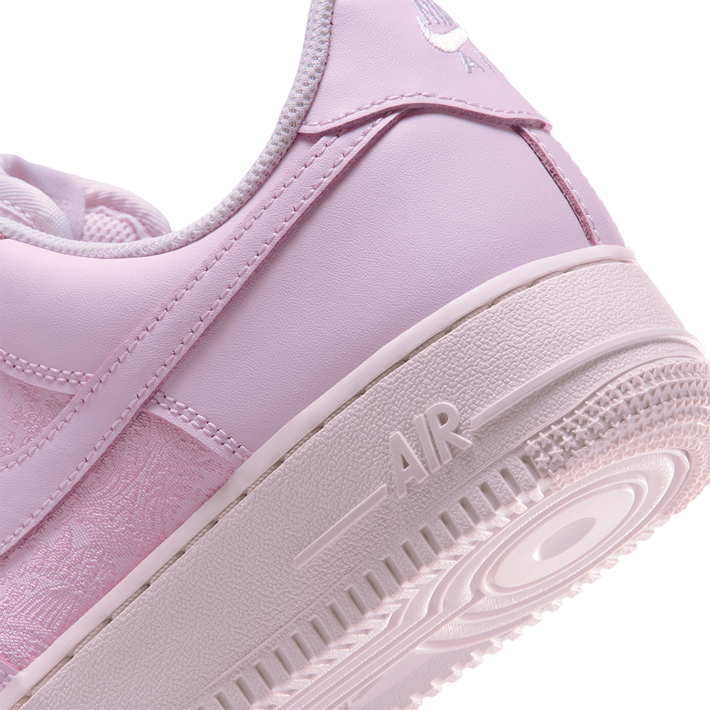 WOMEN'S AIR FORCE 1 '07 SE ARCTIC PINK