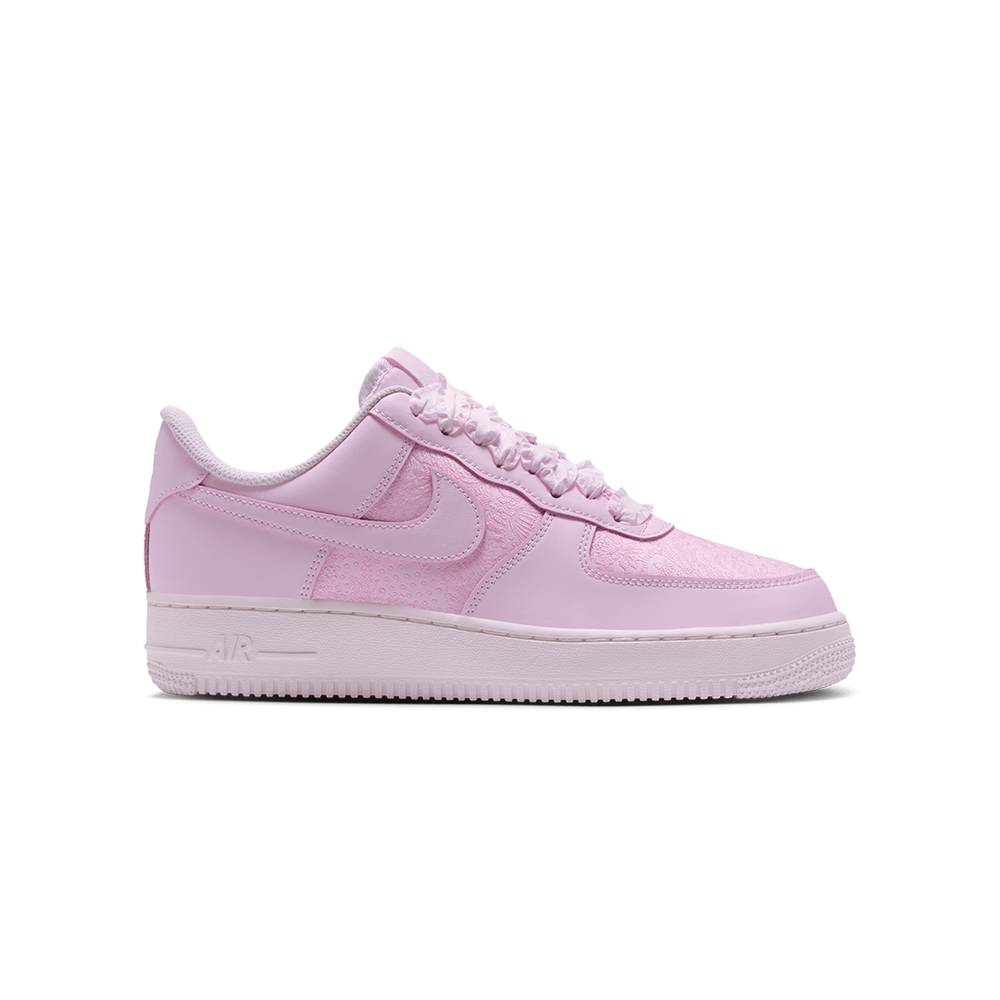 WOMEN'S AIR FORCE 1 '07 SE ARCTIC PINK