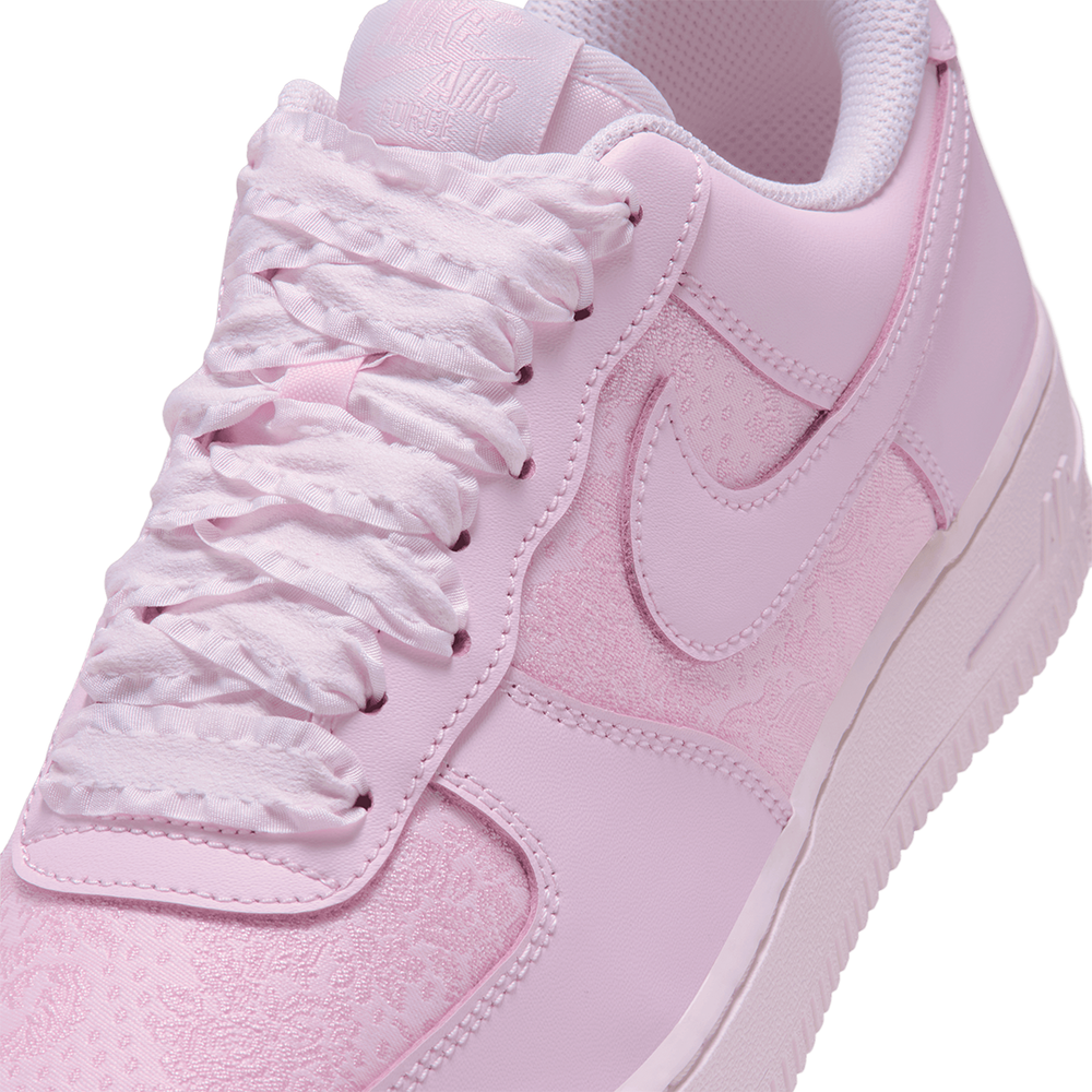 WOMEN'S AIR FORCE 1 '07 SE ARCTIC PINK