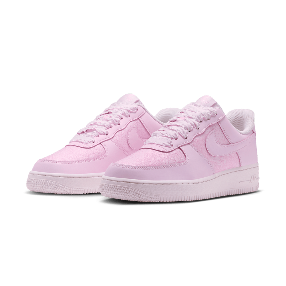 WOMEN'S AIR FORCE 1 '07 SE ARCTIC PINK