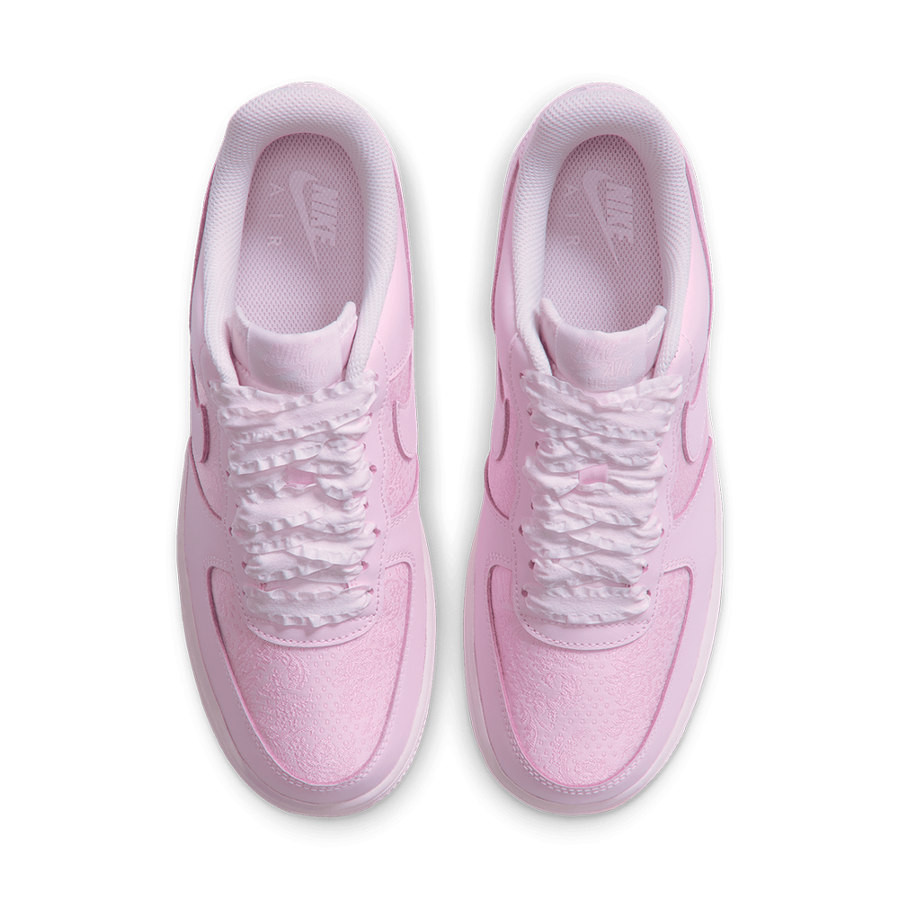 WOMEN'S AIR FORCE 1 '07 SE ARCTIC PINK