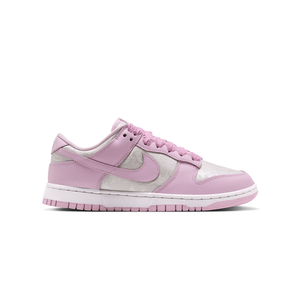 WOMEN'S DUNK LOW SE WHITE / PINK FOAM