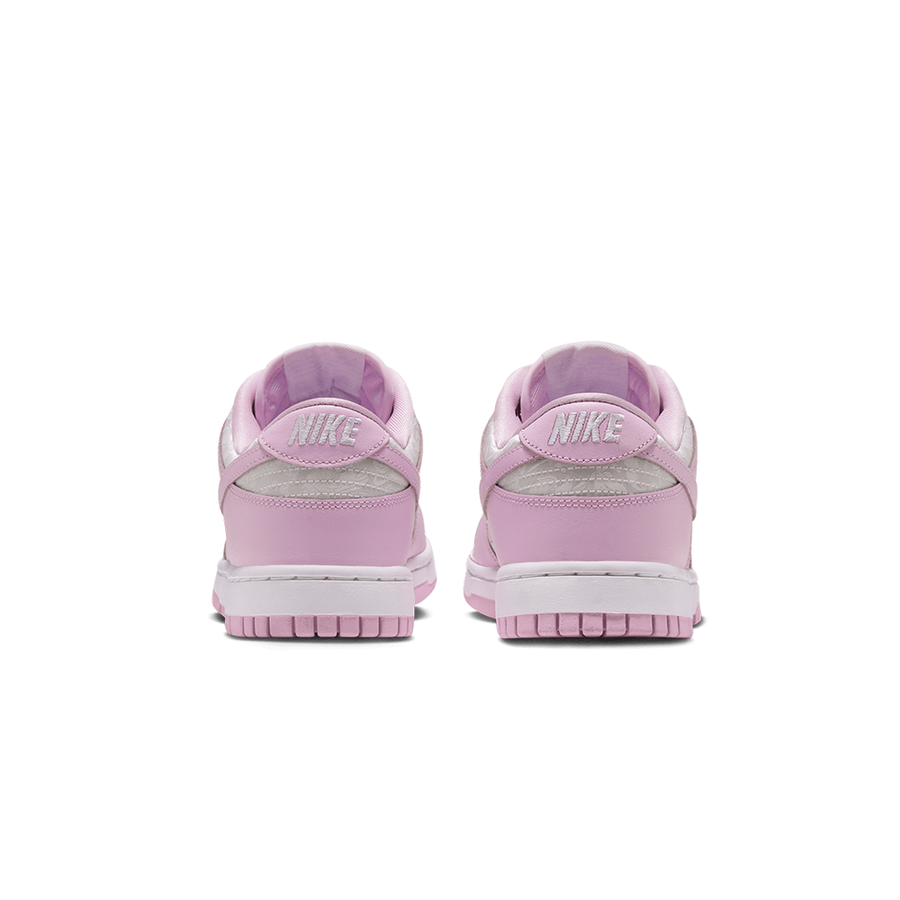 WOMEN'S DUNK LOW SE WHITE / PINK FOAM