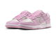 WOMEN'S DUNK LOW SE WHITE / PINK FOAM