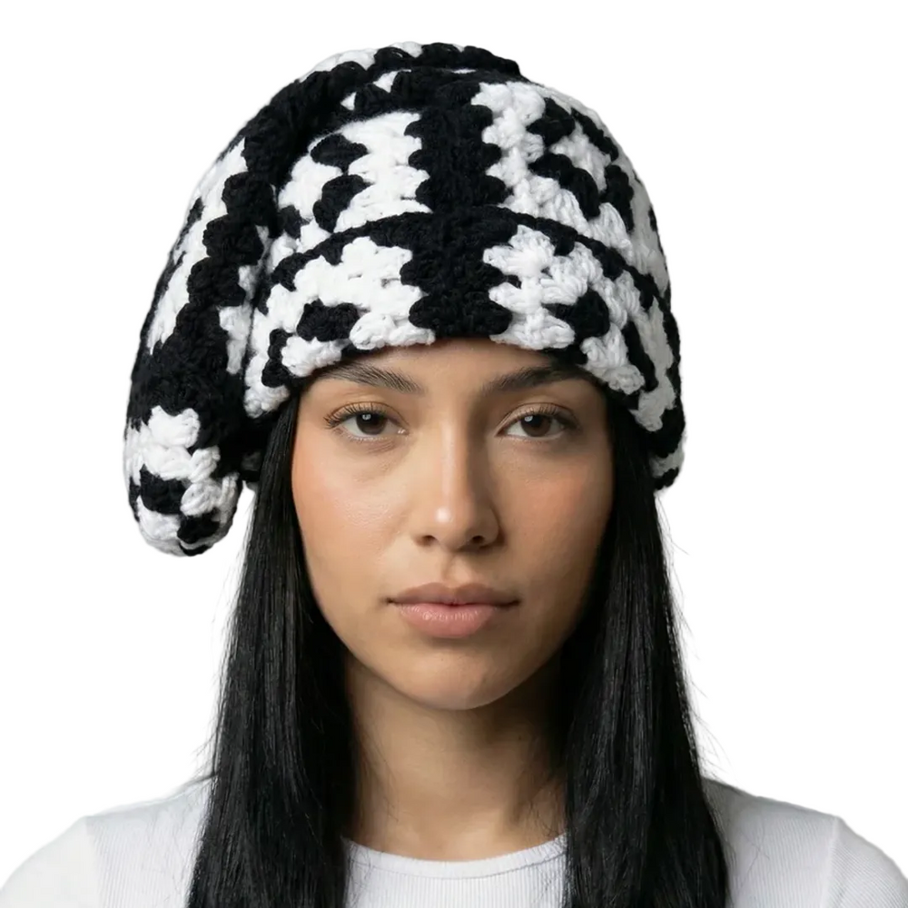MONO SQUARE CROCHET SOCK HAT BLACK / WHITE