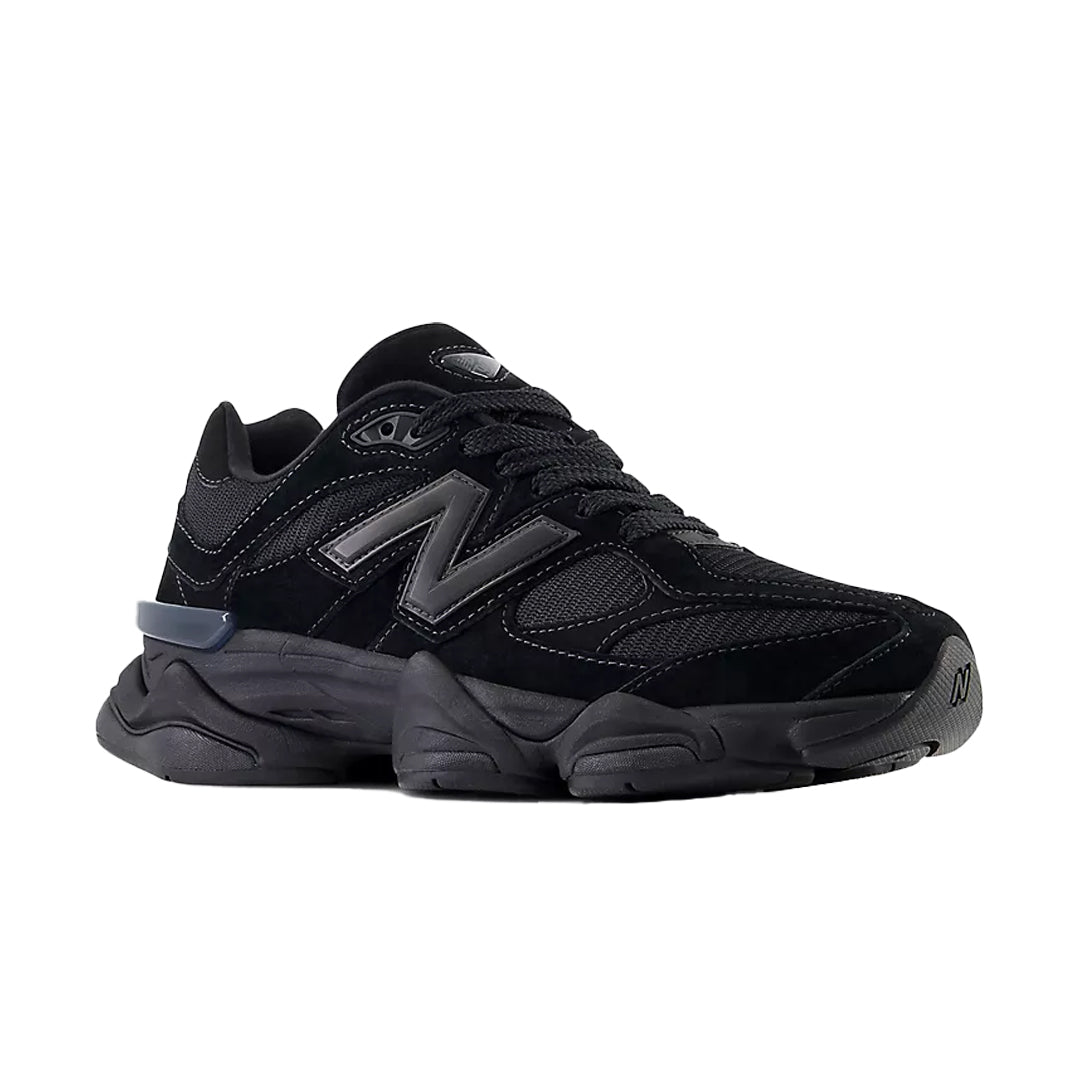 9060 TRIPLE BLACK – NRML