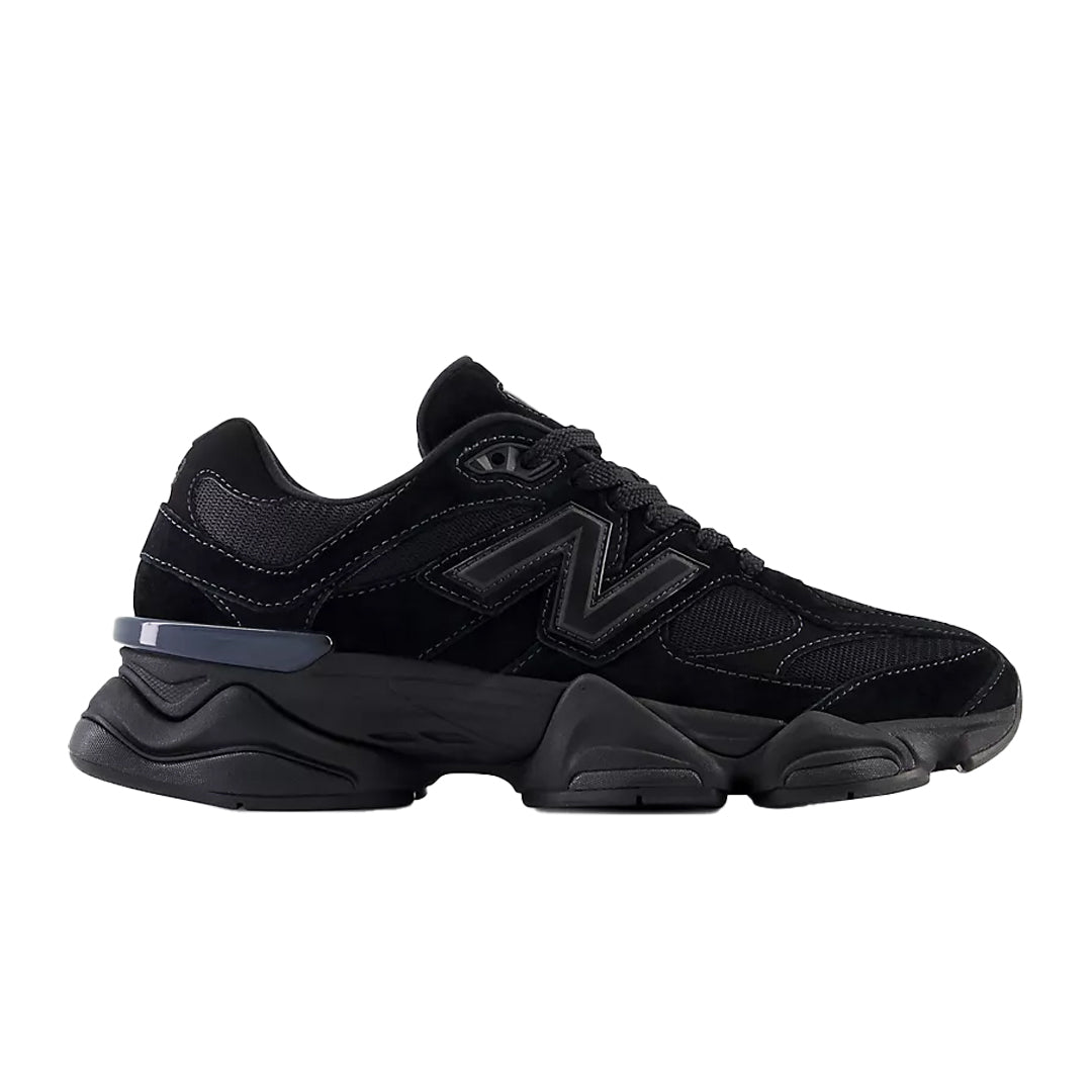 9060 TRIPLE BLACK – NRML