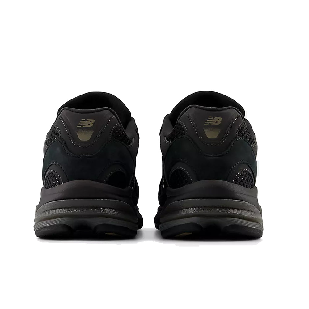 2010 BLACK/BLACK CEMENT