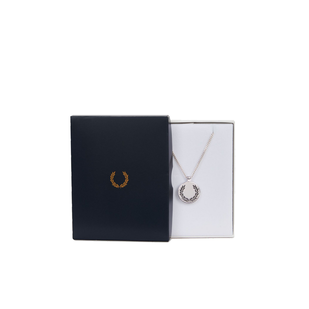 LAUREL WREATH PENDANT NECKLACE METALLIC SILVER